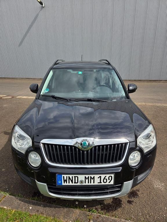Usado Skoda Yeti Ambition 140 HP (102 kW) 2012 Preto SUV