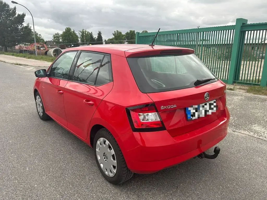 Używany Skoda Fabia Cool Edition 60 KM (44 kW) 2017 Czerwony Sedan/Limuzyna