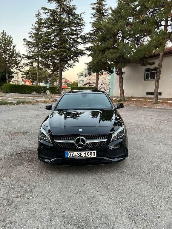 Schwarz Gebraucht 2016 Mercedes CLA200 AMG line Coupé | 16.000 € (Fairer Preis) - Bild 1/4