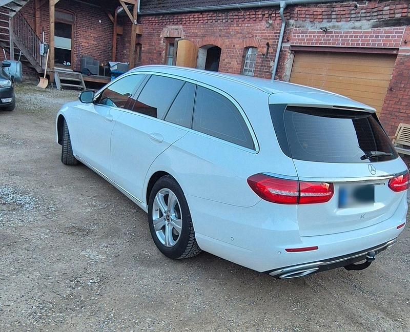 Gebraucht Mercedes E220 194 PS (142 kW) 2017 Weiß Kombi