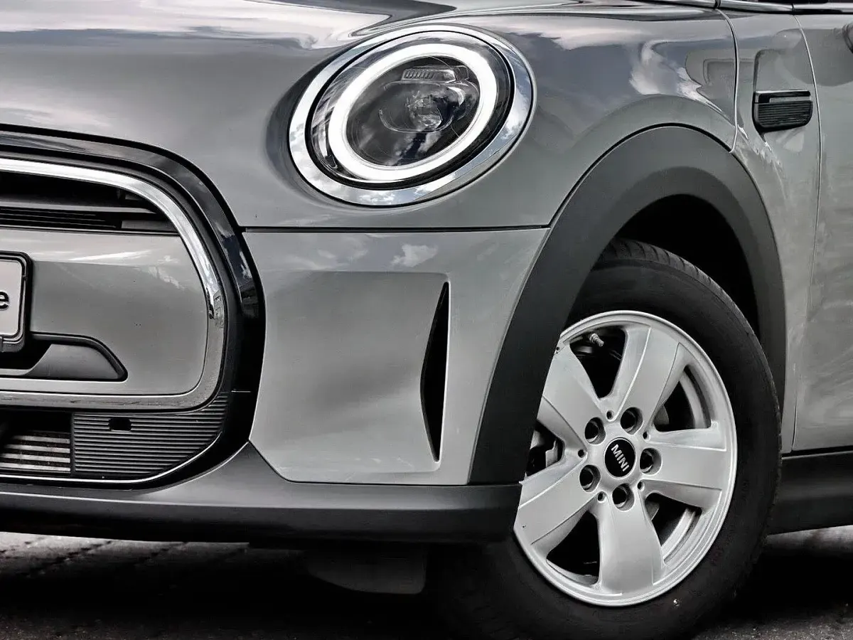 Gebraucht Mini Cooper Cabriolet Essential 136 PS (100 kW) 2023 Melting silver iii Cabrio