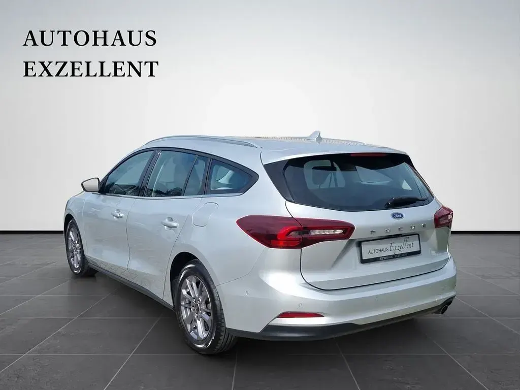 Używany Ford Focus Titanium 120 KM (88 kW) 2022 Srebrny Sedan/Limuzyna