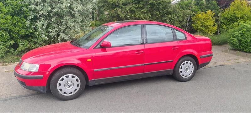 Rot Gebraucht 1997 VW Passat Limousine | 1.100 € (Guter Preis) - Bild 1/4