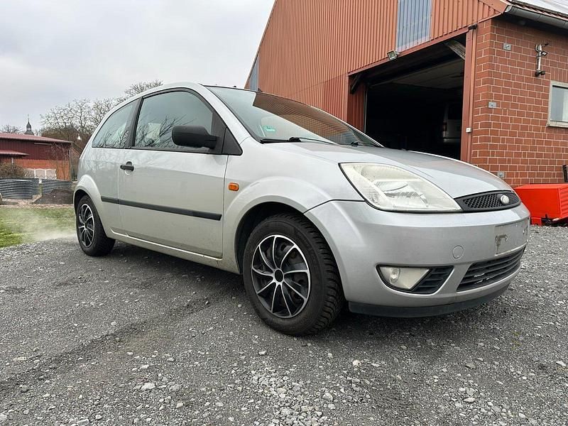 Gebraucht Ford Fiesta 100 PS (73 kW) 2003 Silber Kleinwagen