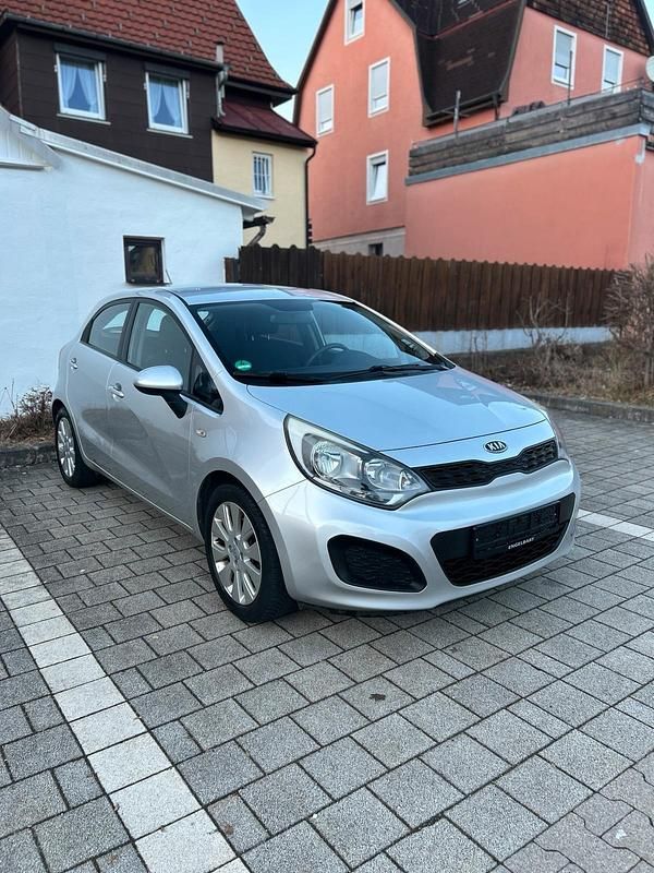 Gebraucht Kia Rio Edition 7 109 PS (80 kW) 2012 Silber Limousine