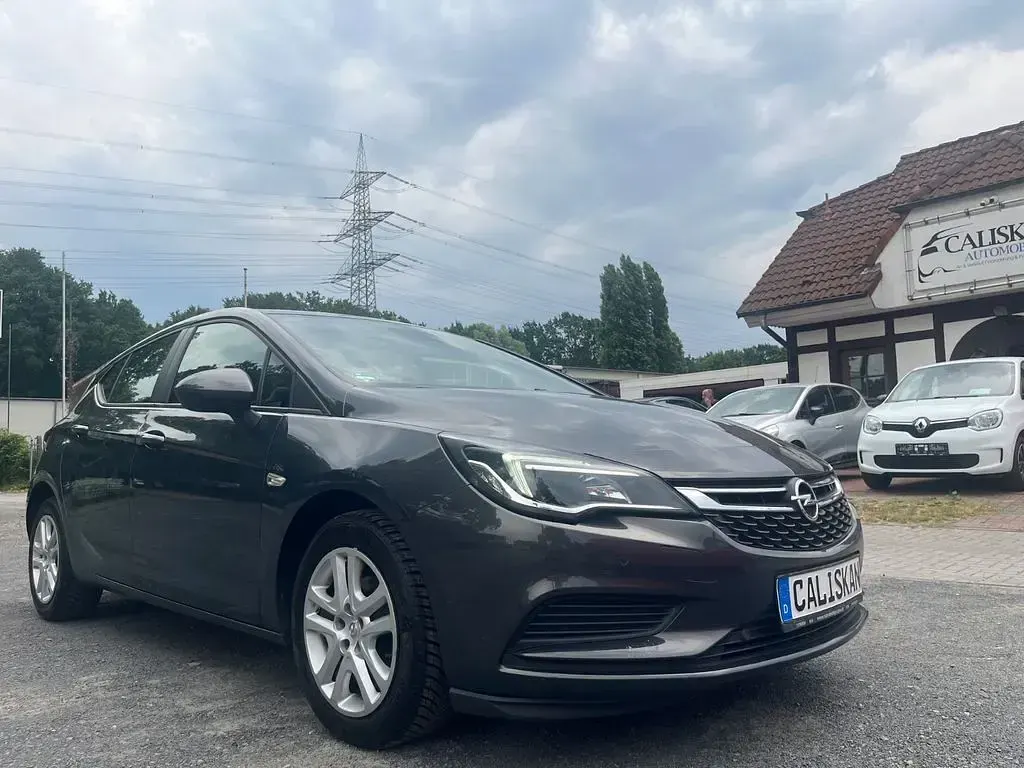 Gebraucht Opel Astra Edition 105 PS (77 kW) 2016 Grau Limousine