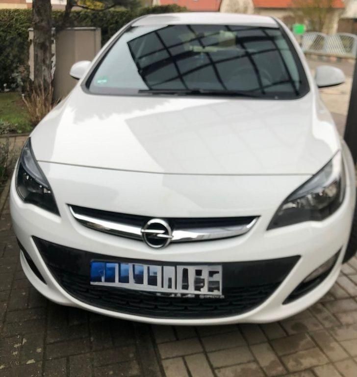 Gebraucht Opel Astra Selection 116 PS (85 kW) 2014 Weiß Limousine