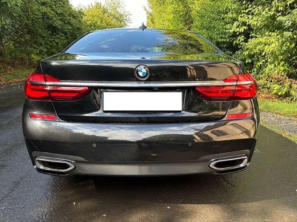 Gebraucht BMW 750 449 PS (330 kW) 2018 Schwarz Limousine