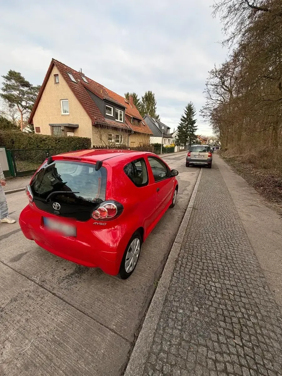 Gebraucht Toyota Aygo 68 PS (50 kW) 2009 Rot Kleinwagen