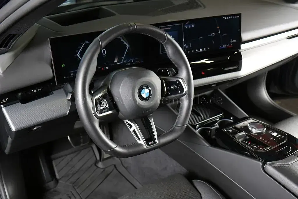 Gebraucht BMW 540 Performance 286 PS (210 kW) 2025 Tansanitblau ii (c3z) Kombi