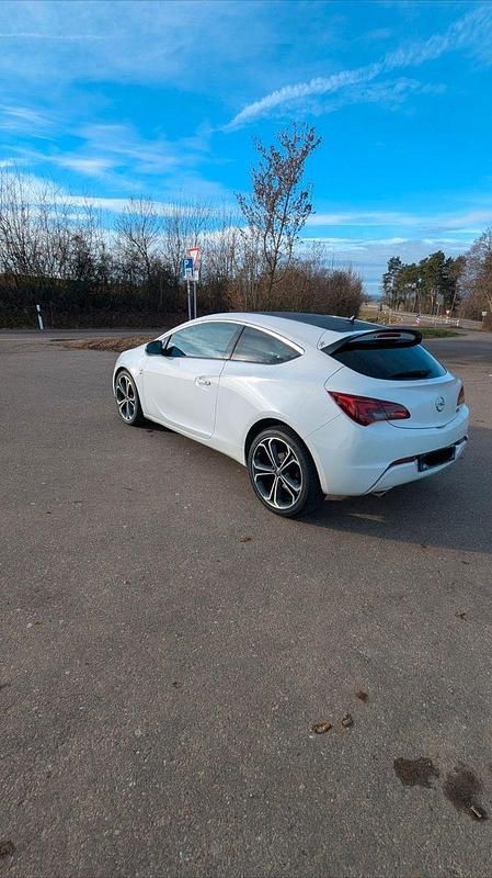Gebraucht Opel Astra GTC Innovation 165 PS (121 kW) 2013 Weiß Coupé