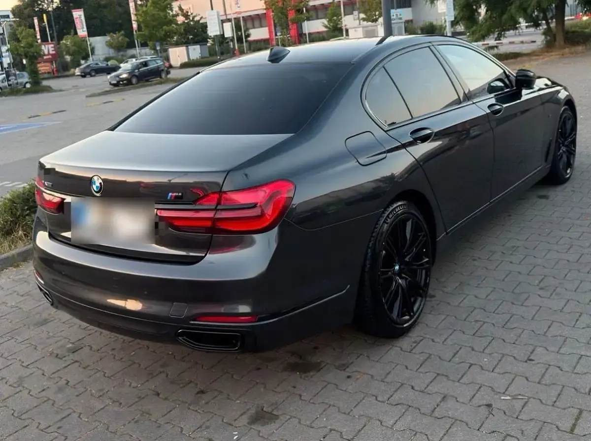 Gebraucht BMW 740 320 PS (235 kW) 2016 Schwarz Limousine