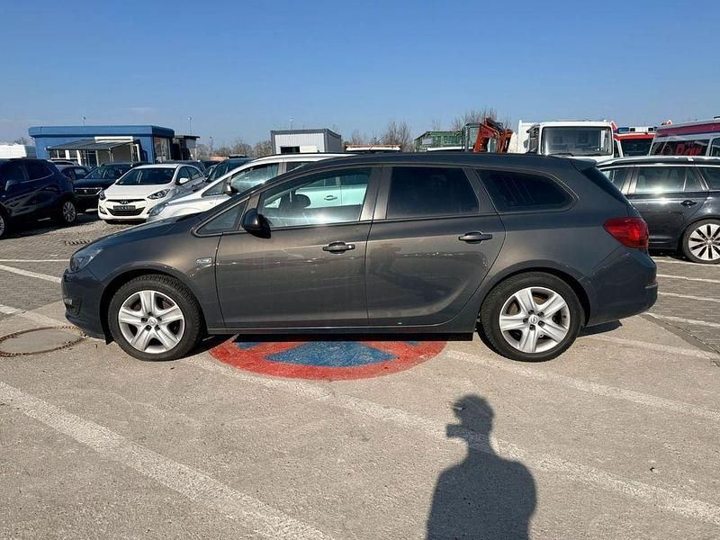 Gebraucht Opel Astra Edition 165 PS (121 kW) 2014 Grau Limousine