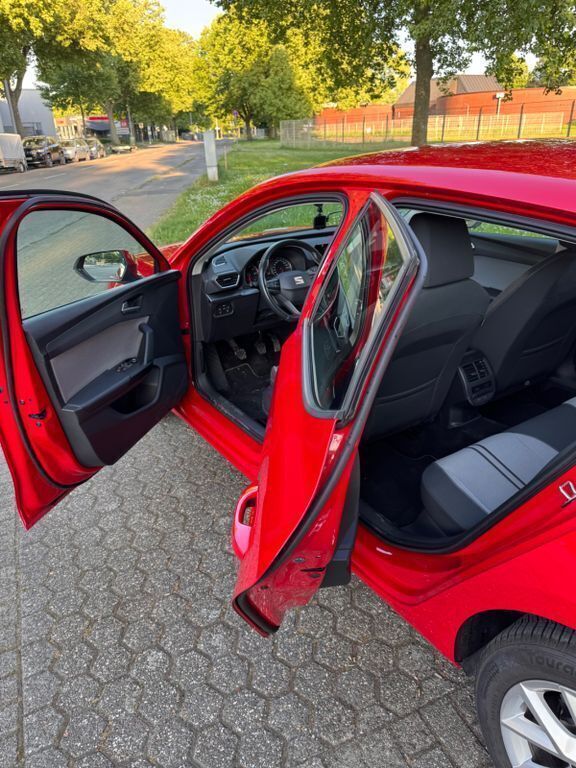 Rot Gebraucht 2020 Seat Leon Style Limousine | 16.950 € (Fairer Preis) - Bild 1/4