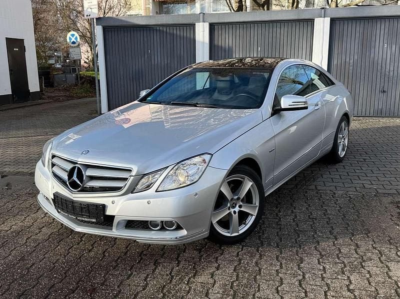 Gebraucht Mercedes E200 184 PS (135 kW) 2011 Iridiumsilber  metalliclack Coupé