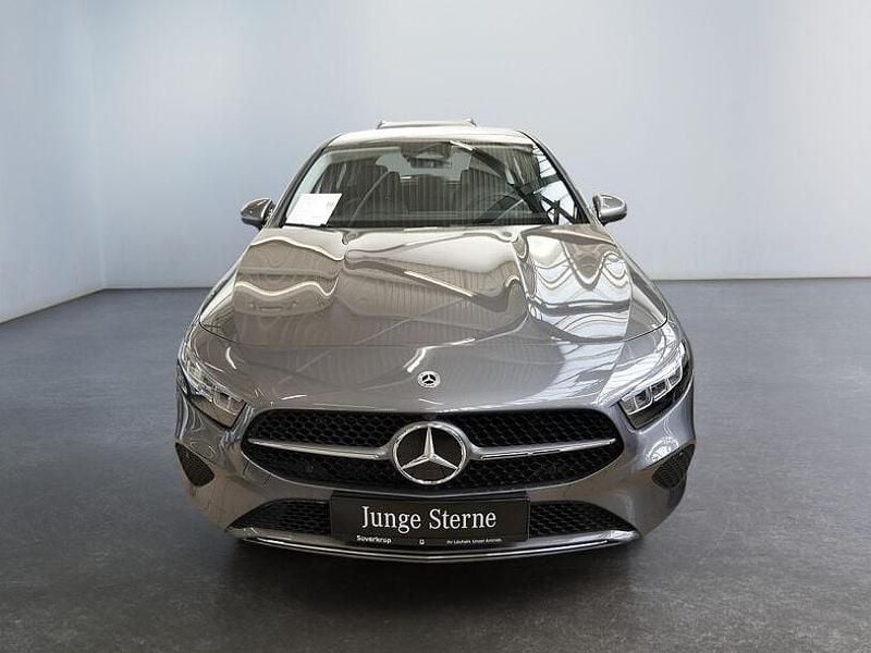 Gebraucht Mercedes A200 Progressive 163 PS (119 kW) 2024 Grau Limousine