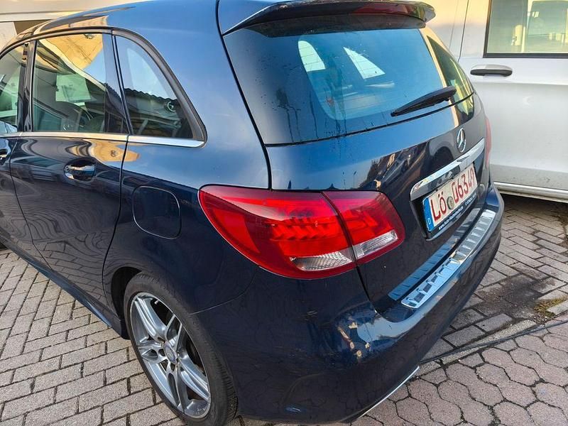 Blau Gebraucht 2018 Mercedes B200 AMG Van / Kleinbus | 11.999 € (Guter Preis) - Bild 1/4