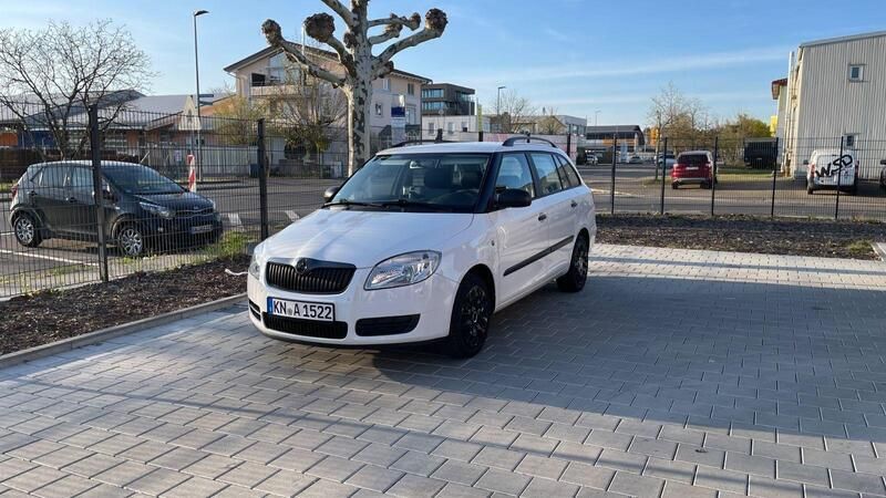 Weiß Gebraucht 2010 Skoda Fabia Classic Kombi | 6.500 € (Teuer) - Bild 1/4