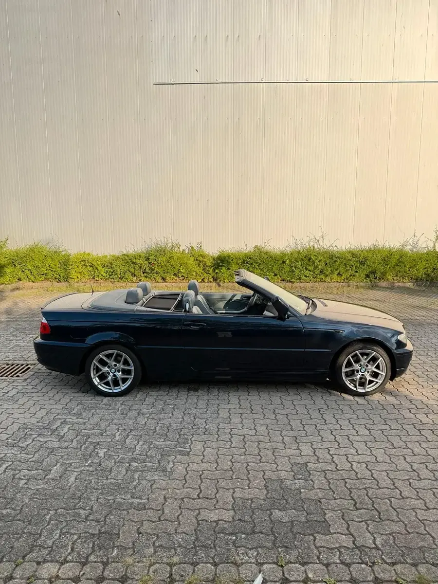 Gebraucht BMW 318 150 PS (110 kW) 2006 Blau Cabrio