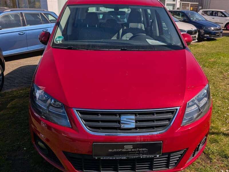 "romance" rot Gebraucht 2018 Seat Alhambra Reference Van / Kleinbus | 21.990 € (Superpreis) - Bild 1/4