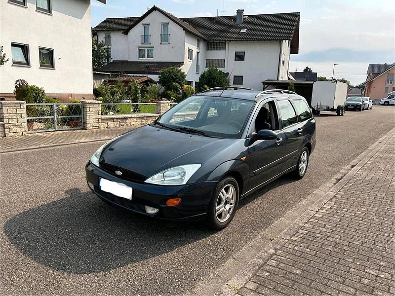 Blau Gebraucht 2000 Ford Focus Kombi | 1.000 € (Fairer Preis) - Bild 1/4