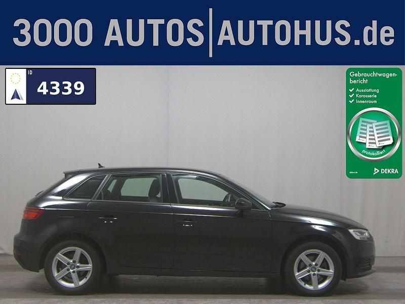 Schwarz Gebraucht 2021 Audi A3 Sportback Comfort Limousine | 16.780 € (Superpreis) - Bild 1/4