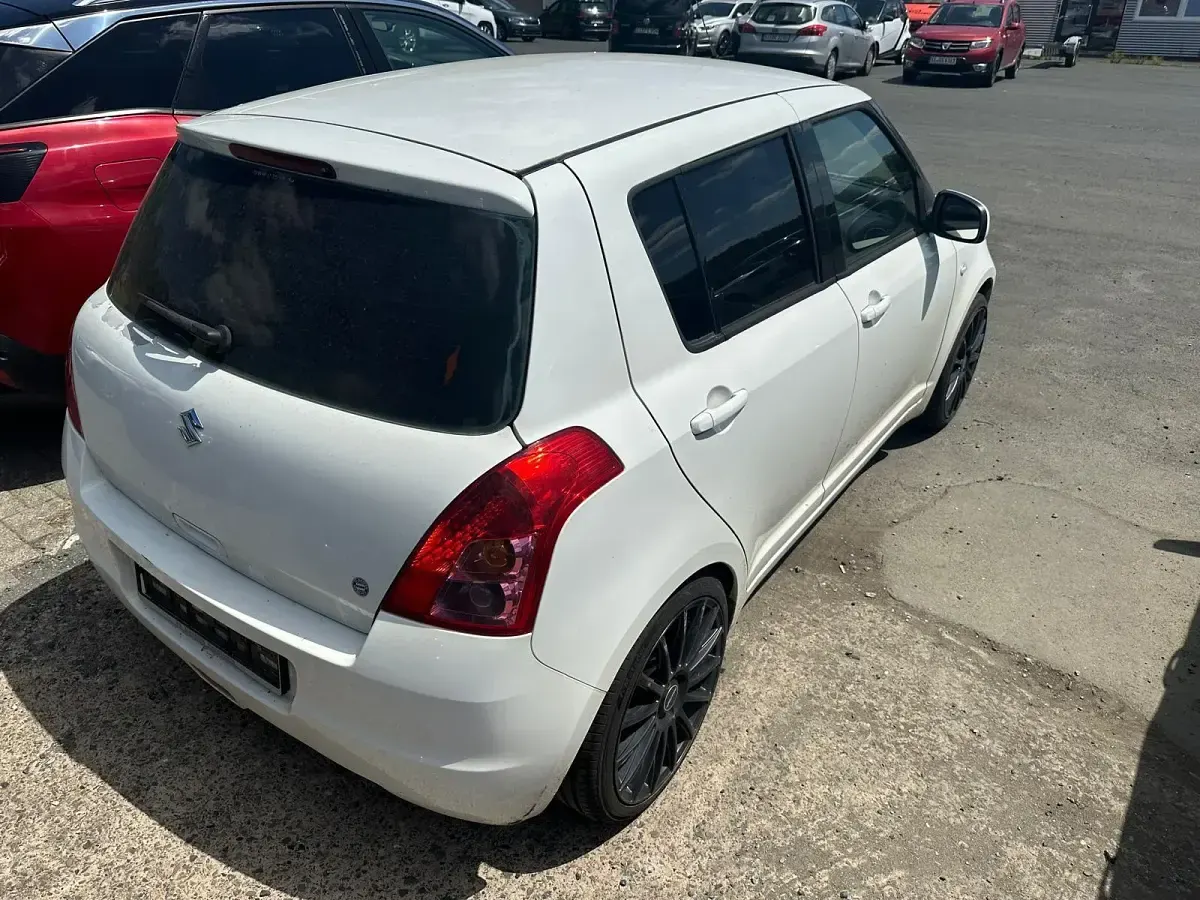 Gebraucht Suzuki Swift 92 PS (67 kW) 2010 Weiß Kleinwagen