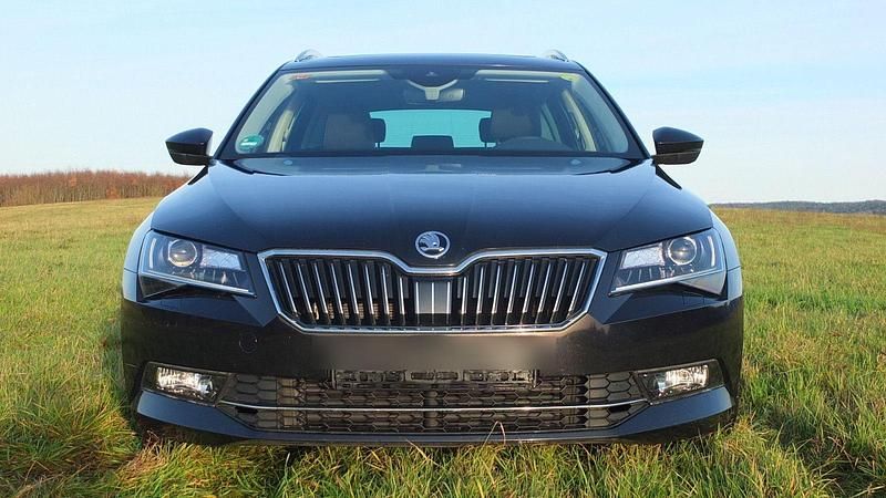 Gebraucht Skoda Superb 150 PS (110 kW) 2018 Schwarz Kombi
