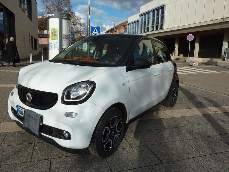 Weiß Gebraucht 2018 Smart ForFour Passion Kleinwagen | 12.350 € (Fairer Preis) - Bild 1/4