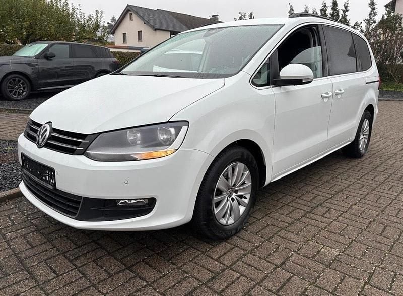 Second-hand VW Sharan 140 CP (102 kW) 2014 Alb Monovolum