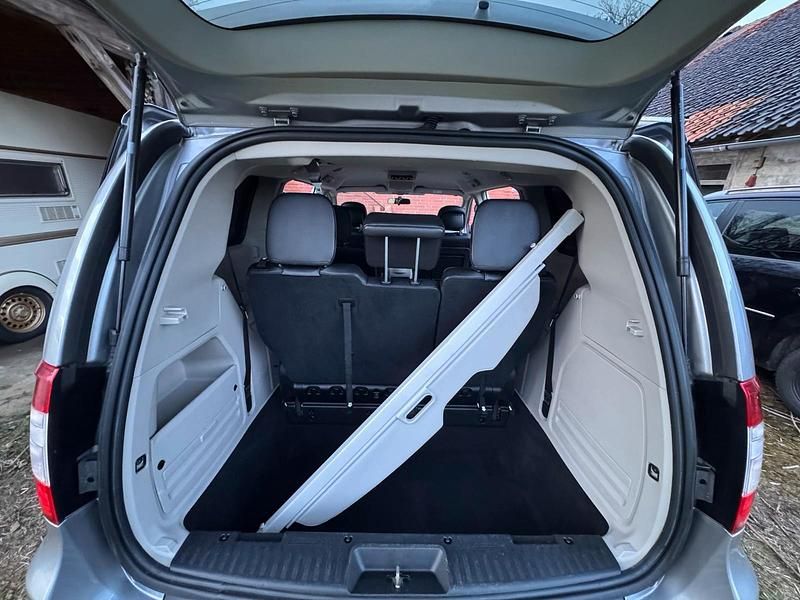 Gebraucht Lancia Voyager 177 PS (130 kW) 2014 Grau Van / Kleinbus