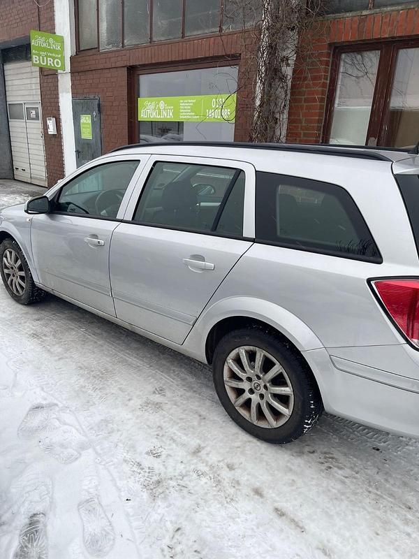 Gebraucht Opel Astra 140 PS (102 kW) 2008 Silber Kombi
