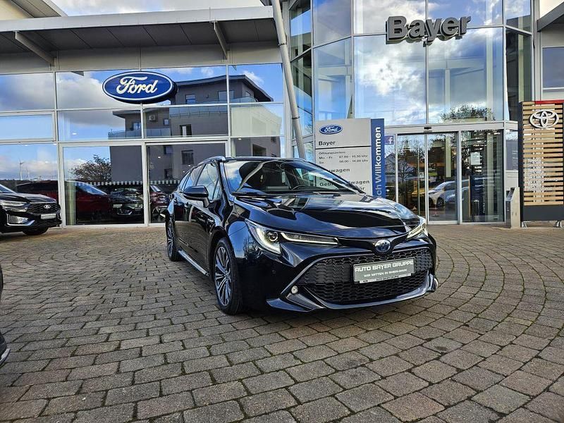 Mysticschwarz mica Gebraucht 2021 Toyota Corolla Team Kombi | 21.990 € (Guter Preis) - Bild 1/4