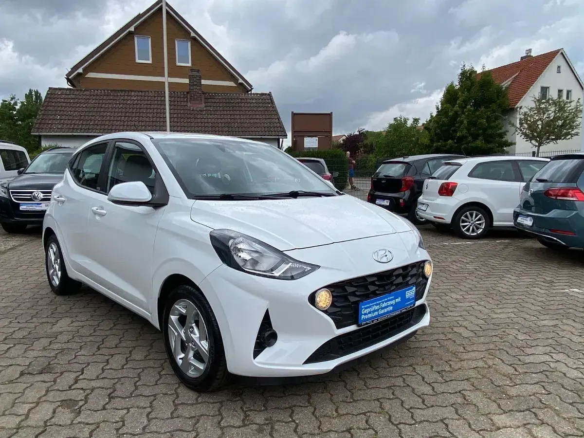 Gebraucht Hyundai i10 67 PS (49 kW) 2021 Weiß Kleinwagen