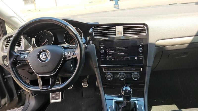 Gebraucht VW Golf VII Join 116 PS (85 kW) 2018 Grau Kombi