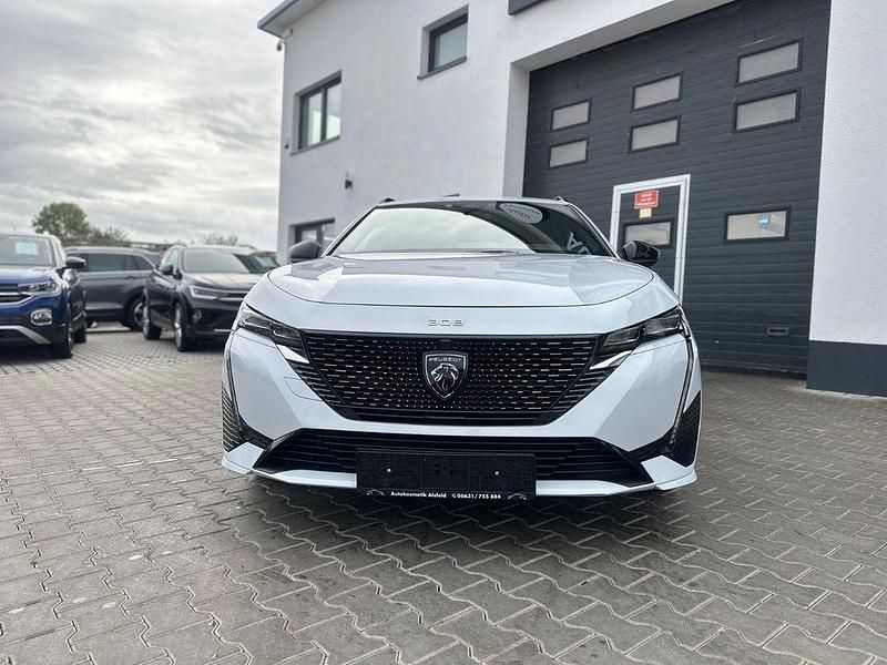 Weiß Gebraucht 2024 Peugeot 308 GT Kombi | 23.900 € (Fairer Preis) - Bild 1/4