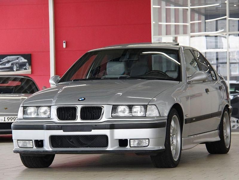 Titansilber (metallic) Gebraucht 1998 BMW M3 M Sport Limousine | 17.850 € - Bild 1/4
