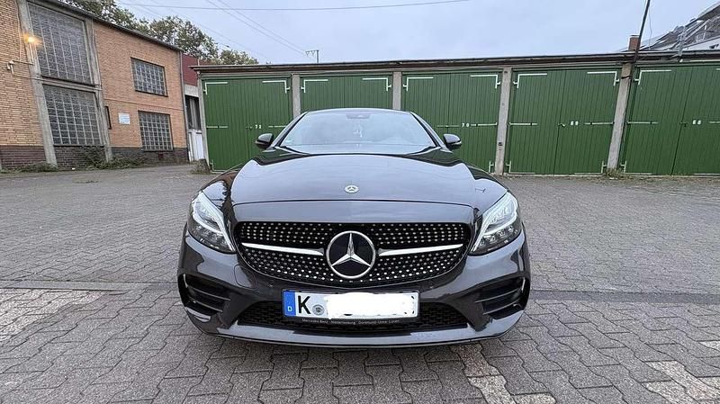 Grau Gebraucht 2018 Mercedes C300 AMG Coupé | 32.750 € (Teuer) - Bild 1/4