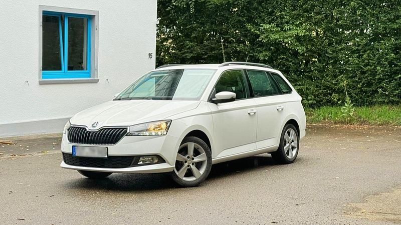 Weiß Gebraucht 2020 Skoda Fabia Cool Plus Kombi | 11.600 € (Guter Preis) - Bild 1/4