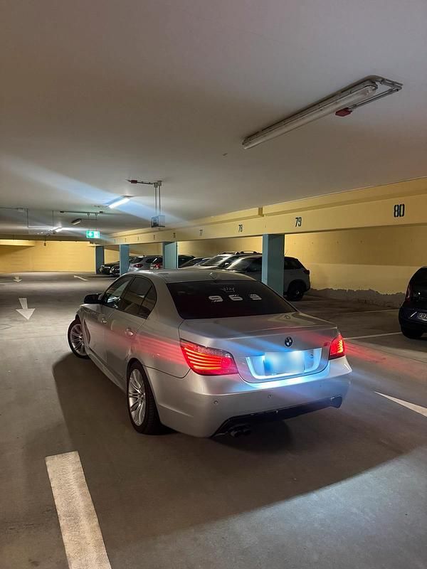 Gebraucht BMW 523 M Sport 190 PS (139 kW) 2009 Silber Limousine