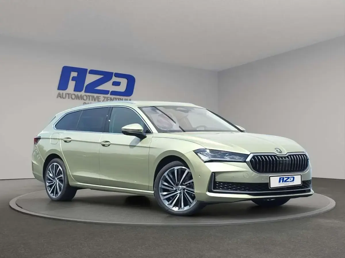 Gebraucht Skoda Superb LAURIN & KLEMENT 204 PS (150 kW) 2024 Ice tea gelb metallic Kombi