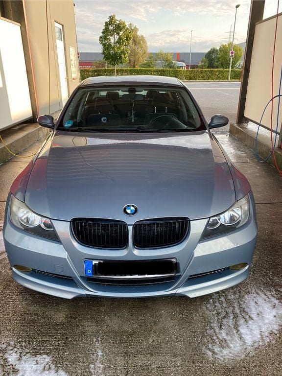 Grau Gebraucht 2005 BMW 330 Sport Line Limousine | 8.800 € (Fairer Preis) - Bild 1/4