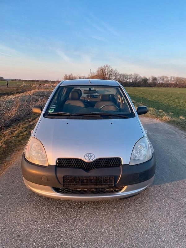 Gebraucht Toyota Yaris 68 PS (50 kW) 2000 Grau Kleinwagen