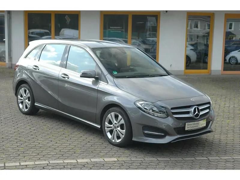 Gebraucht Mercedes B180 122 PS (89 kW) 2018 Mountain (grau) Van / Kleinbus