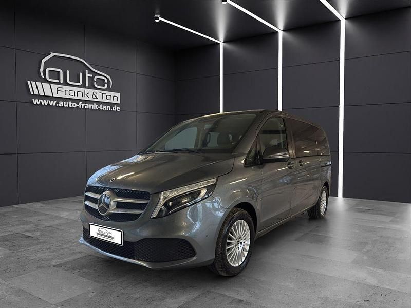 Lackfarbe selenitgrau metallic Gebraucht 2021 Mercedes V300 Edition Van / Kleinbus | 49.990 € (Etwas zu teuer) - Bild 1/4