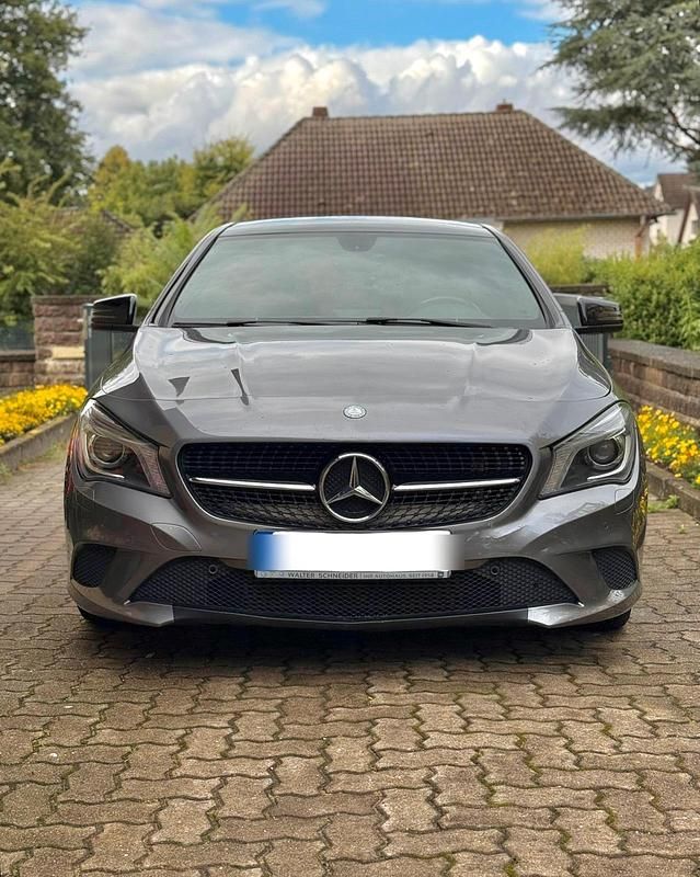 Grau Gebraucht 2014 Mercedes CLA200 Limousine | 11.000 € (Superpreis) - Bild 1/4