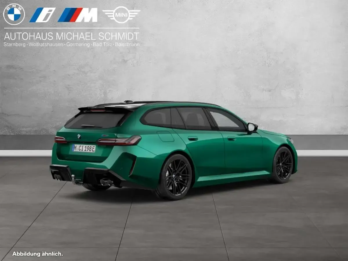 Neu BMW M5 Sport Line 727 PS (534 kW) 2026 Isle of man gruen Kombi