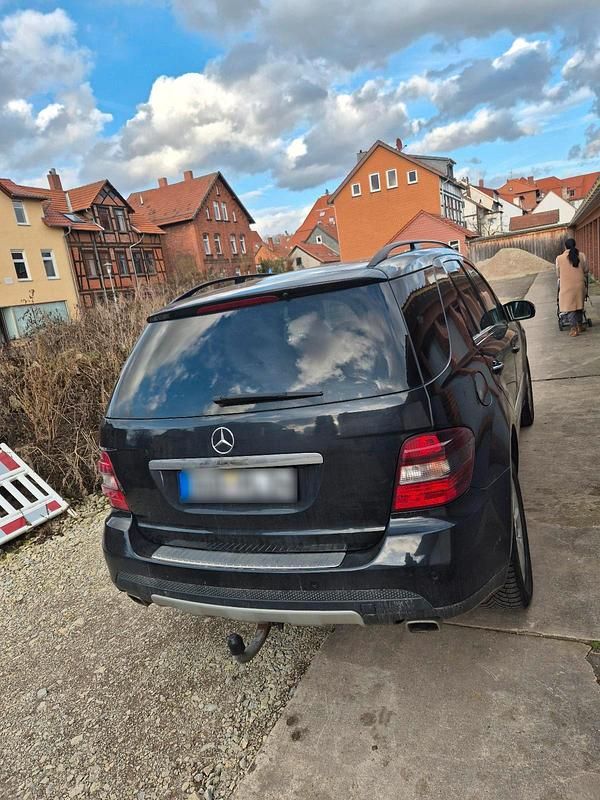 Gebraucht Mercedes ML320 224 PS (164 kW) 2007 Schwarz SUV
