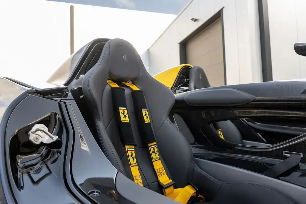 Gebraucht Ferrari Monza 810 PS (595 kW) 2020 Blau Cabrio