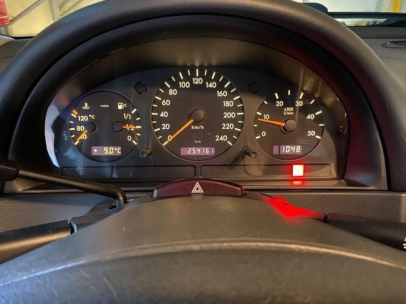 Schwarz Gebraucht 2003 Mercedes ML270 SUV | 3.999 € (Superpreis) - Bild 1/4